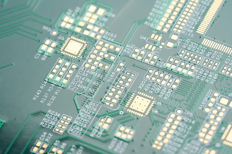 PCB-producenter fortæller dig, hvordan man skelner mellem de positive og negative poler af strømforsyningen til printkortet?